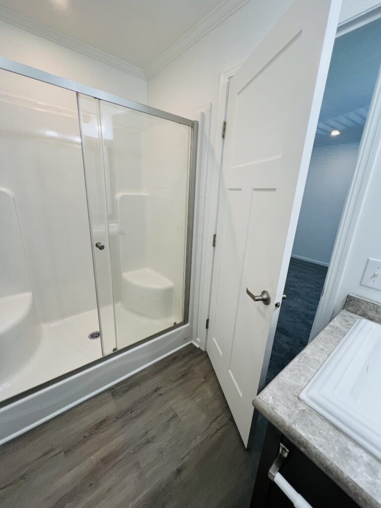 Gallery for 16 Keystone Dr, KE16 at Penfield Farms Manufactured Home Community: Image 6 of 7